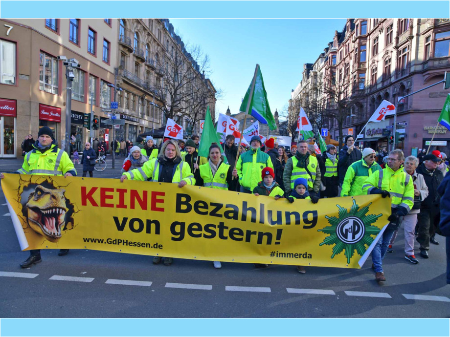 2500 Beamte und Beamtinnen demonstrieren in Frankfurt