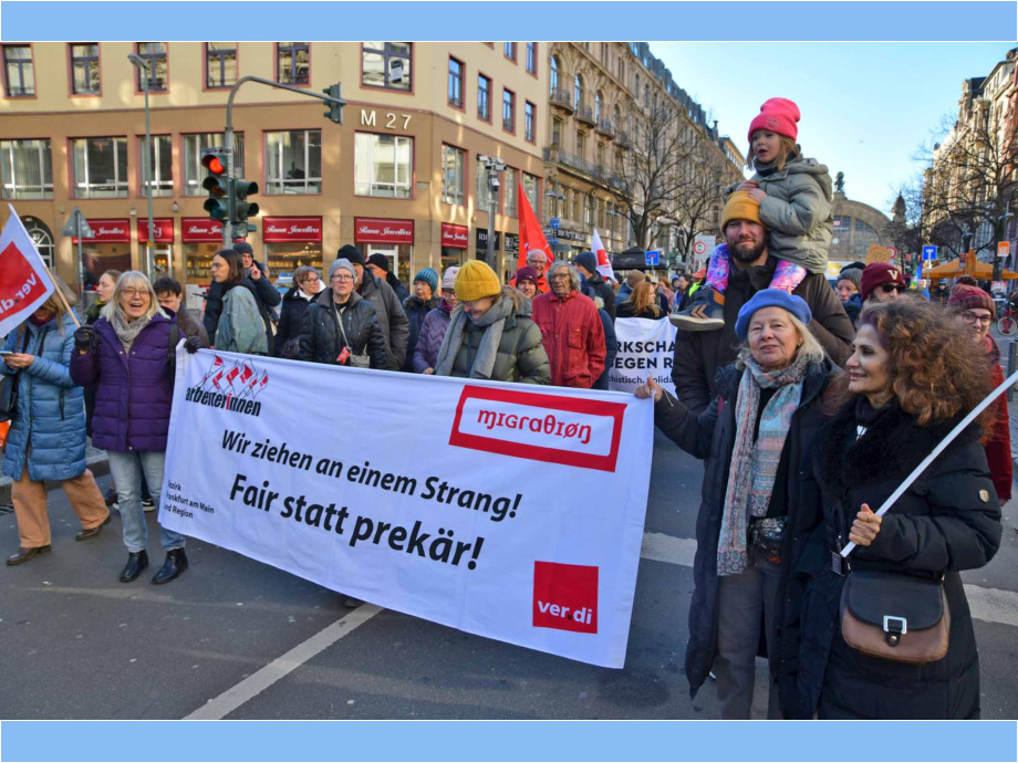 2500 Beamte und Beamtinnen demonstrieren in Frankfurt