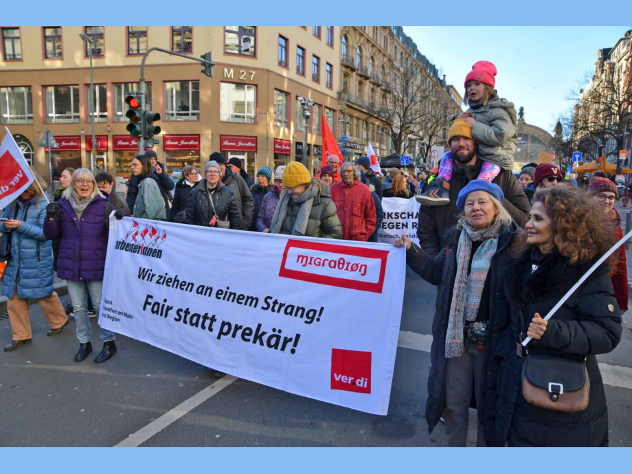 2500 Beamte und Beamtinnen demonstrieren in Frankfurt