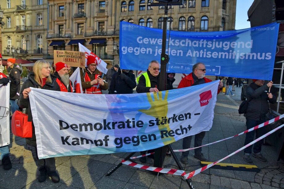 2500 Beamte und Beamtinnen demonstrieren in Frankfurt 2500 Beamte und Beamtinnen demonstrieren in Frankfurt