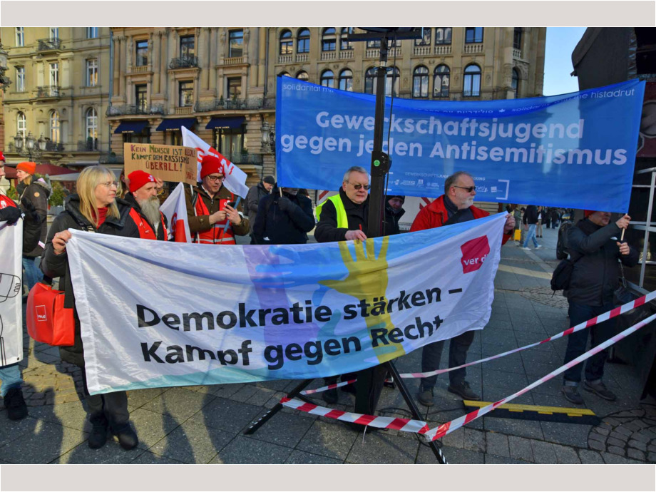 2500 Beamte und Beamtinnen demonstrieren in Frankfurt