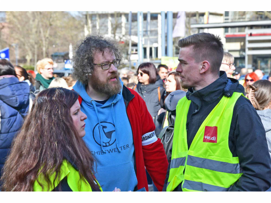 Streikversammlung am Rathaus Offenbach