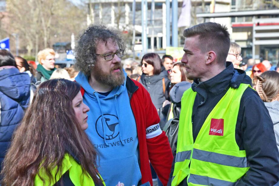 Streikversammlung am Rathaus Offenbach Streikversammlung am Rathaus Offenbach