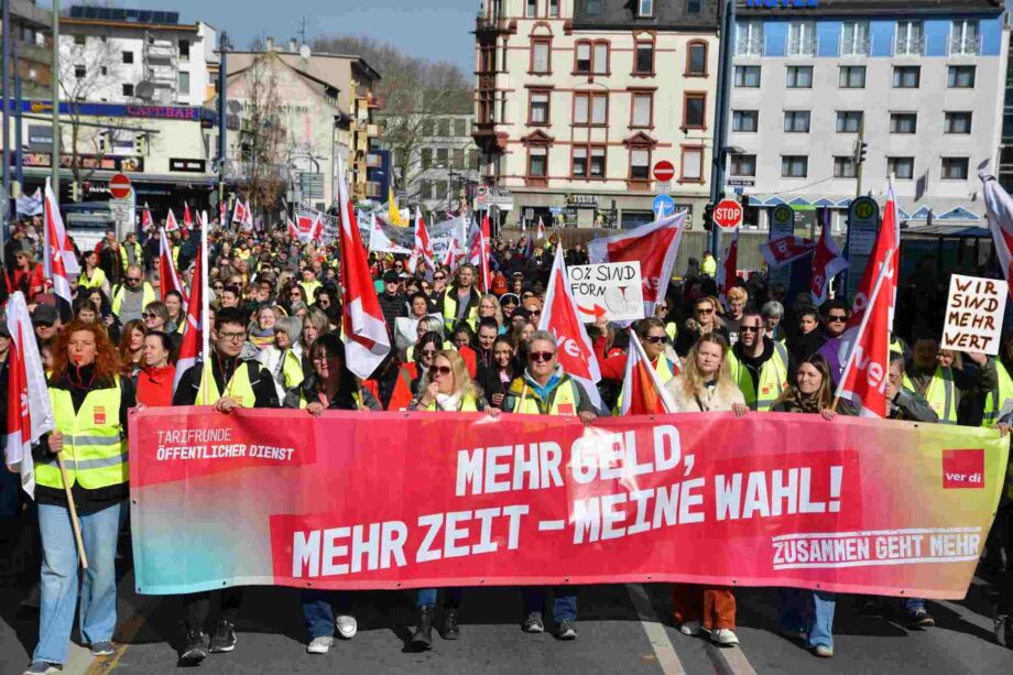 Demozug durch die Stadt Demozug durch die Stadt