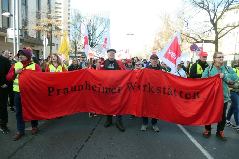 Demozug durch die Stadt Demozug durch die Stadt