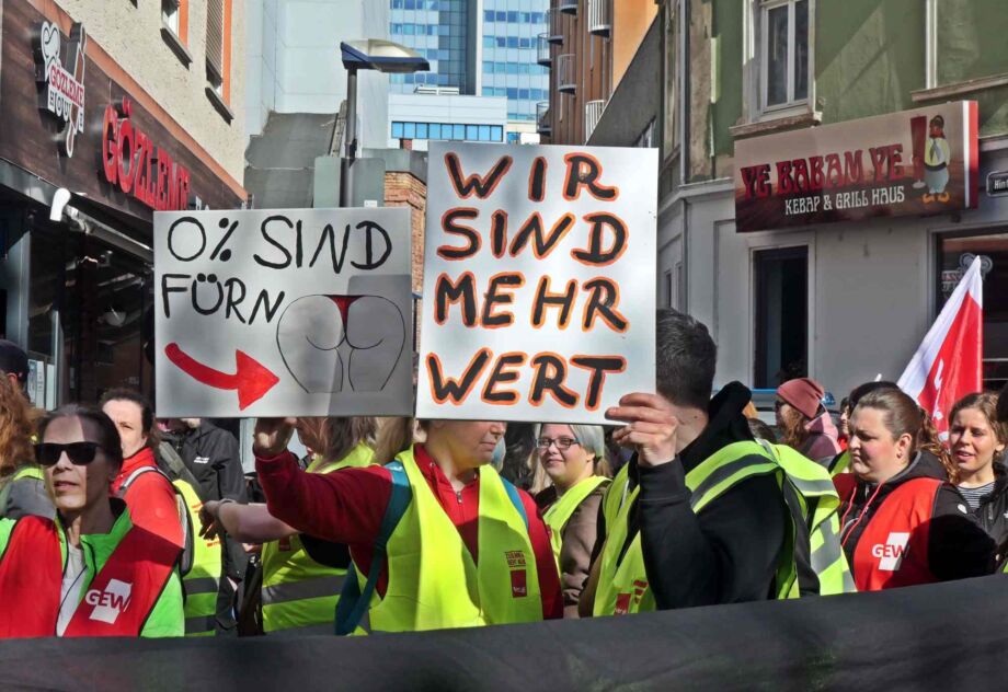 Demozug durch die Stadt Demozug durch die Stadt