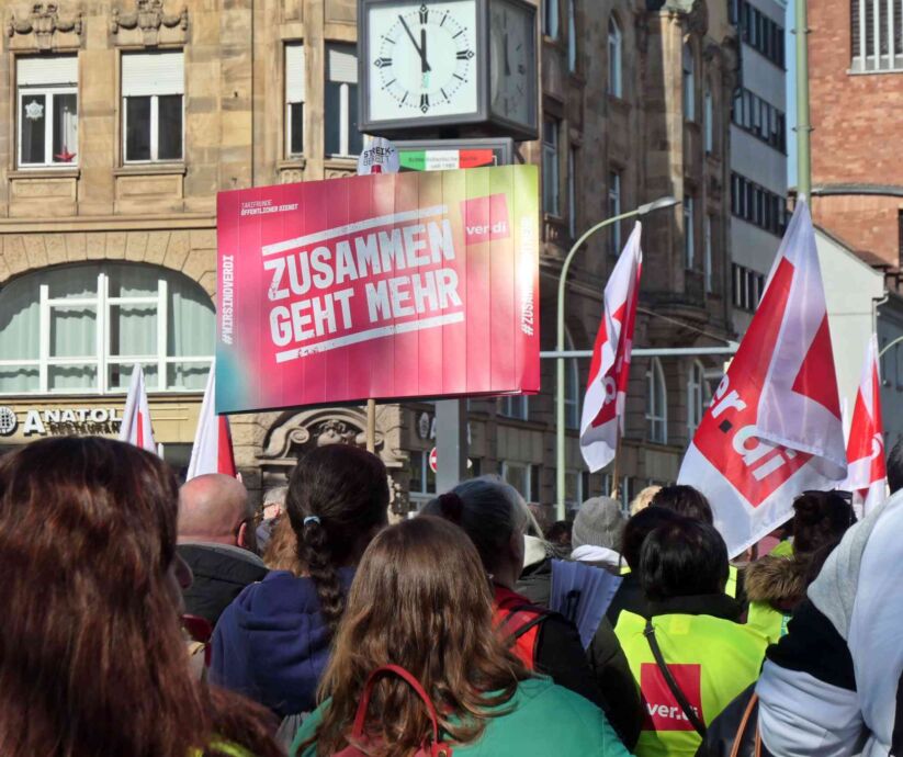 Demozug durch die Stadt Demozug durch die Stadt