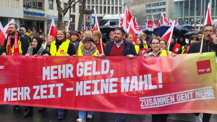 Demozug durch die Stadt Demozug durch die Stadt