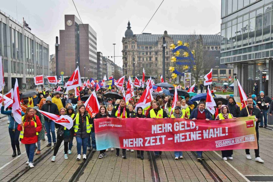 Demozug am Theaterplatz Demozug am Theaterplatz