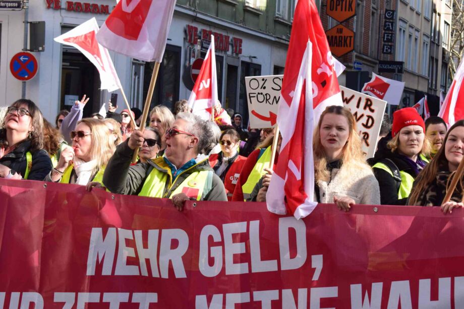 Demozug durch die Stadt Demozug durch die Stadt