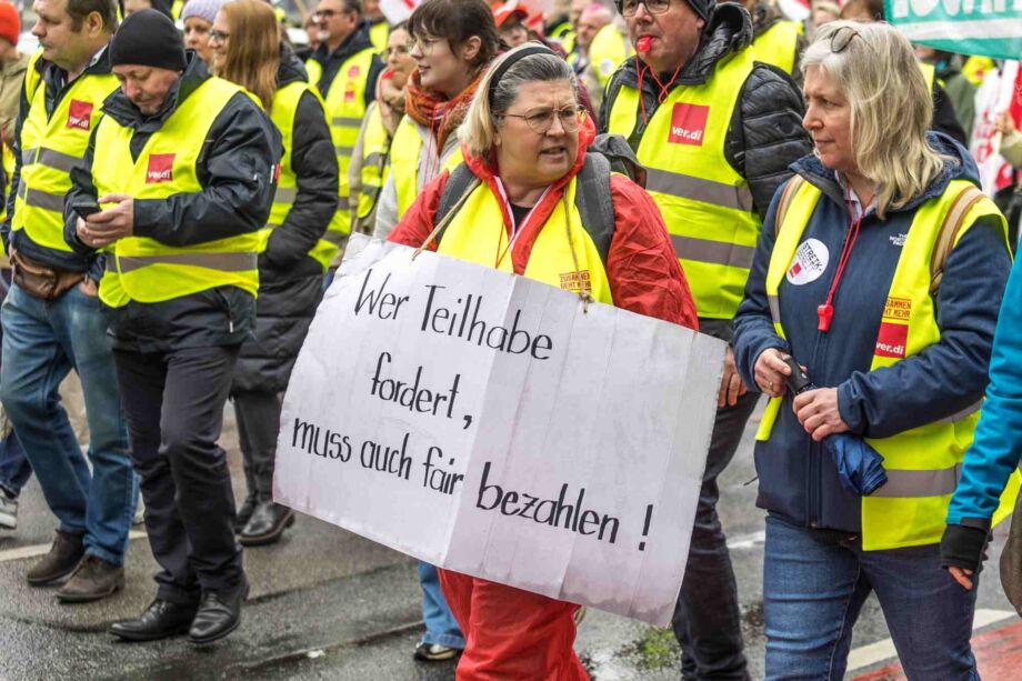 Demozug durch die Stadt Demozug durch die Stadt