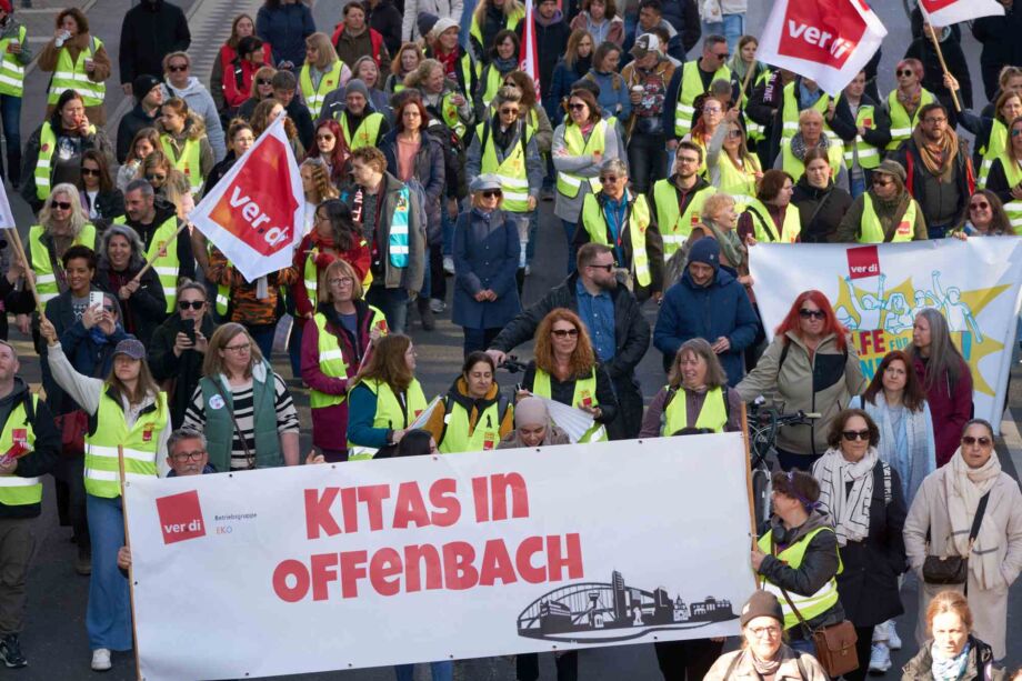 Demozug durch die Stadt Demozug durch die Stadt