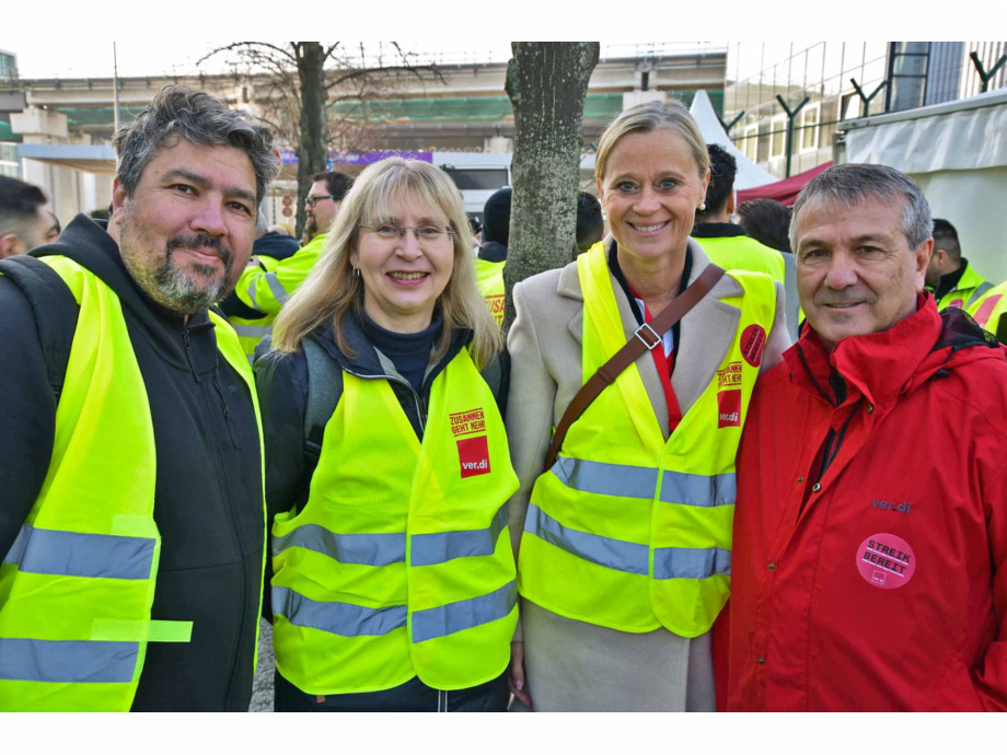 Tarifverhandlungen für den Öffentlichen Dienst und für die Luftsicherheitskräfte, Warnstreik am 10.03.2025 am Flughafen Frankfurt Tarifverhandlungen für den Öffentlichen Dienst und für die Luftsicherheitskräfte, Warnstreik am 10.03.2025 am Flughafen Frankfurt