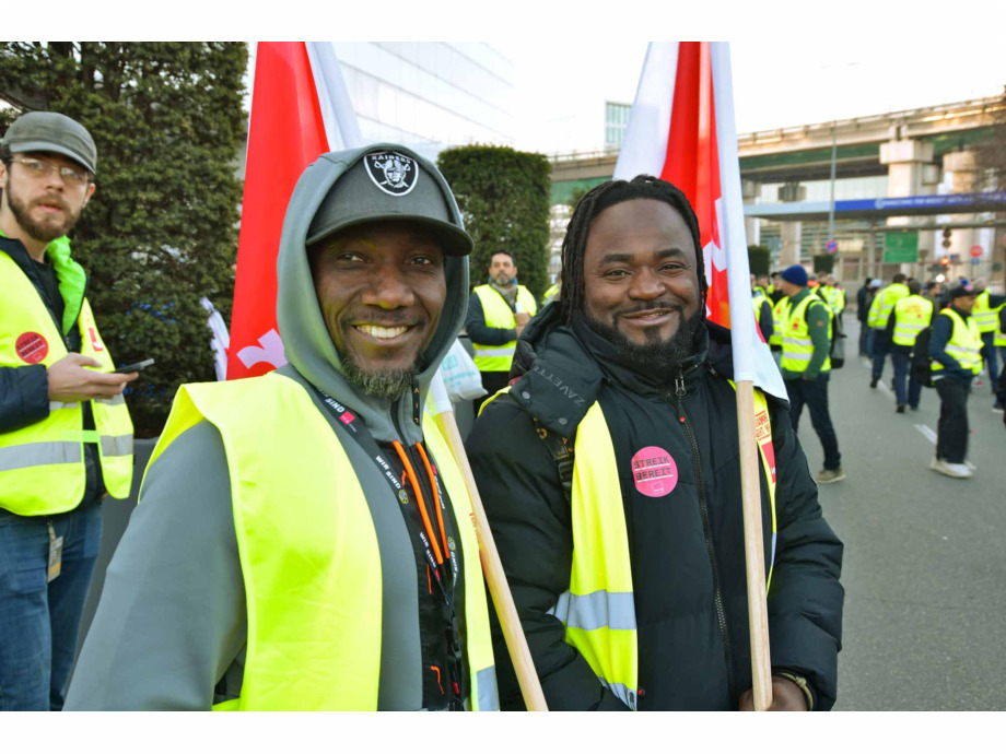 Tarifverhandlungen für den Öffentlichen Dienst und für die Luftsicherheitskräfte, Warnstreik am 10.03.2025 am Flughafen Frankfurt Tarifverhandlungen für den Öffentlichen Dienst und für die Luftsicherheitskräfte, Warnstreik am 10.03.2025 am Flughafen Frankfurt