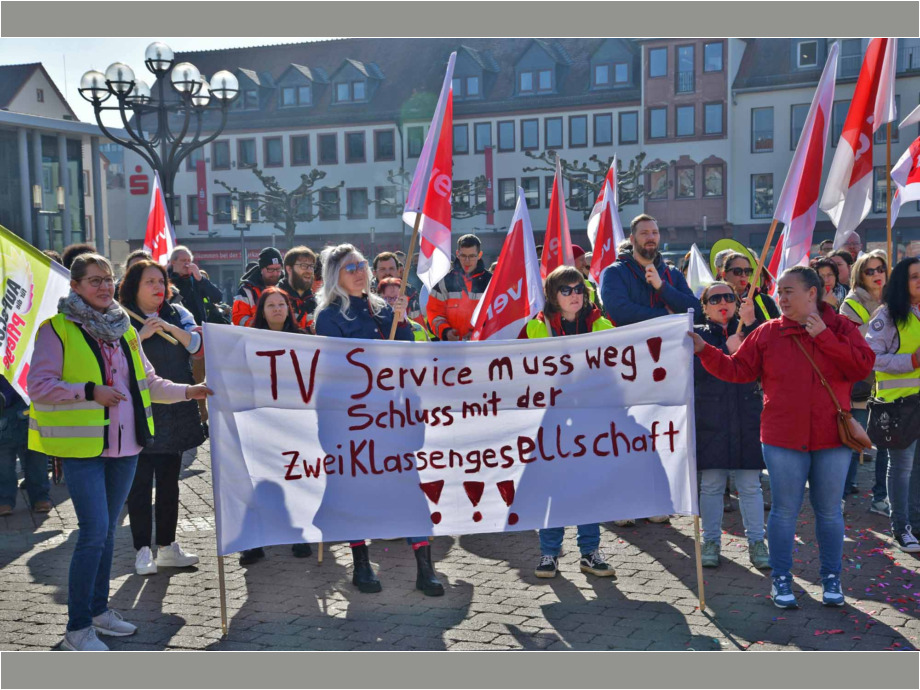 Beschäftigte aus Pflegeeinrichtungen aus ganz Hessen haben heute für ihre Forderungen in der Tarifrunde des Öffentlichen Dienstes gestreikt, hier in Hanau Beschäftigte aus Pflegeeinrichtungen aus ganz Hessen haben heute für ihre Forderungen in der Tarifrunde des Öffentlichen Dienstes gestreikt, hier in Hanau