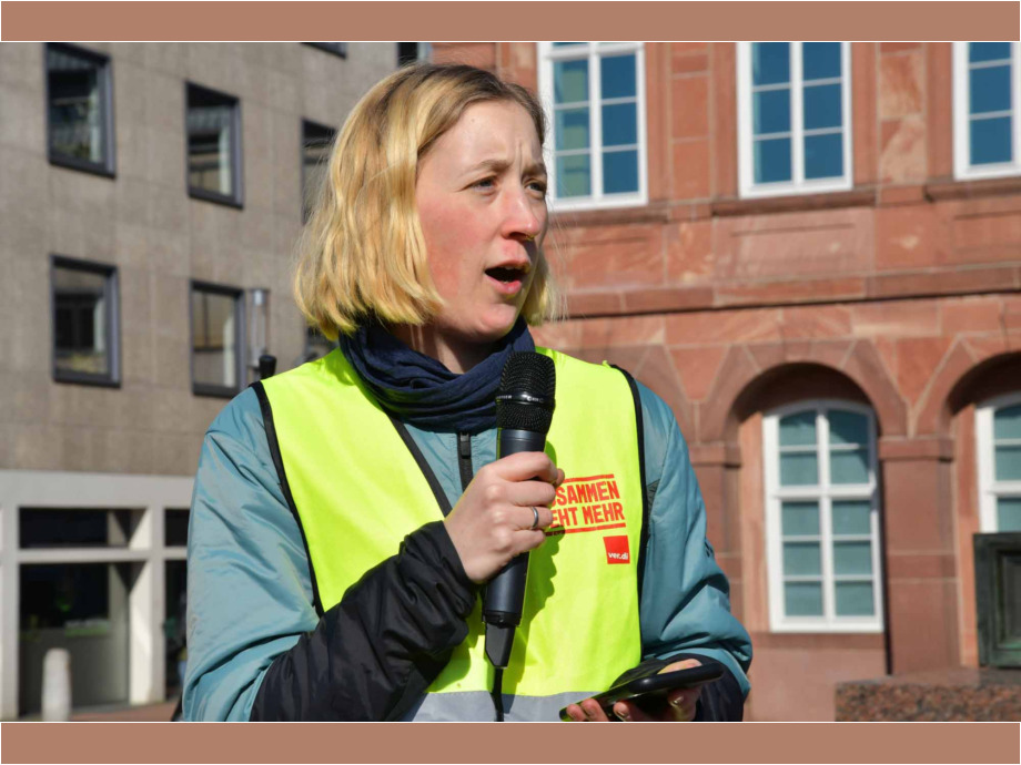 Beschäftigte aus Pflegeeinrichtungen aus ganz Hessen haben heute für ihre Forderungen in der Tarifrunde des Öffentlichen Dienstes gestreikt, hier in Hanau Beschäftigte aus Pflegeeinrichtungen aus ganz Hessen haben heute für ihre Forderungen in der Tarifrunde des Öffentlichen Dienstes gestreikt, hier in Hanau