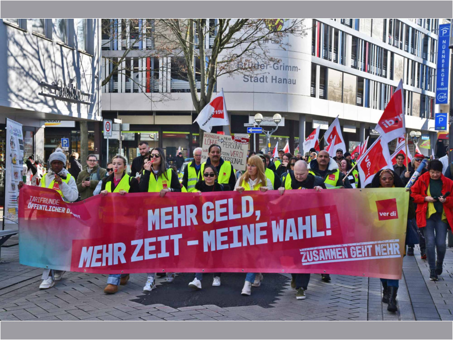 Beschäftigte aus Pflegeeinrichtungen aus ganz Hessen haben heute für ihre Forderungen in der Tarifrunde des Öffentlichen Dienstes gestreikt, hier in Hanau Beschäftigte aus Pflegeeinrichtungen aus ganz Hessen haben heute für ihre Forderungen in der Tarifrunde des Öffentlichen Dienstes gestreikt, hier in Hanau