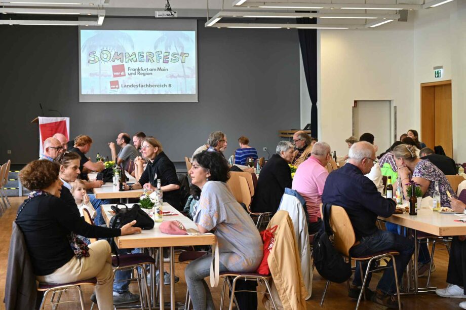 Voller Saal im Gewerkschaftshaus