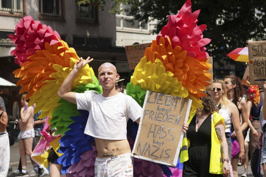 Liebe bringt Frieden, Hass bringt Nazis