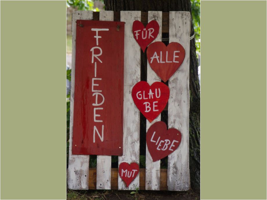 Frieden -vor der Kirche in Trendelburg