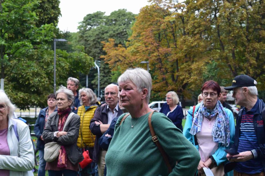 Am Opferdenkmal in der Gallusanlage