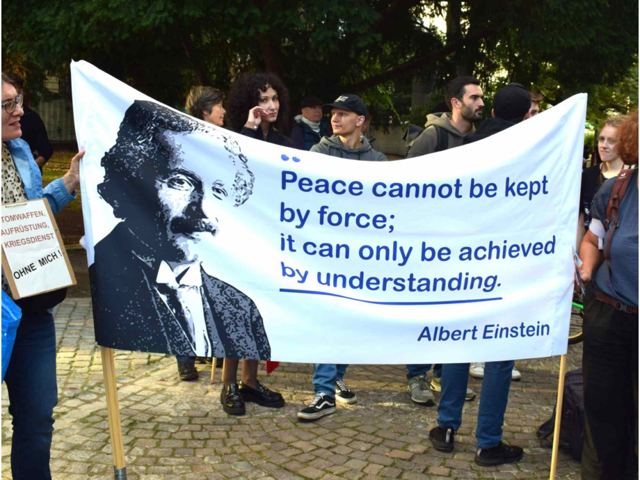 Albert Einstein Albert Einstein
