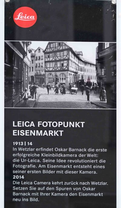 Und so hat Oskar Barnack das selbe Altstadtmotiv am Eisenmarkt im Jahr 1914 aufgenommen. Und so hat Oskar Barnack das selbe Altstadtmotiv am Eisenmarkt im Jahr 1914 aufgenommen.