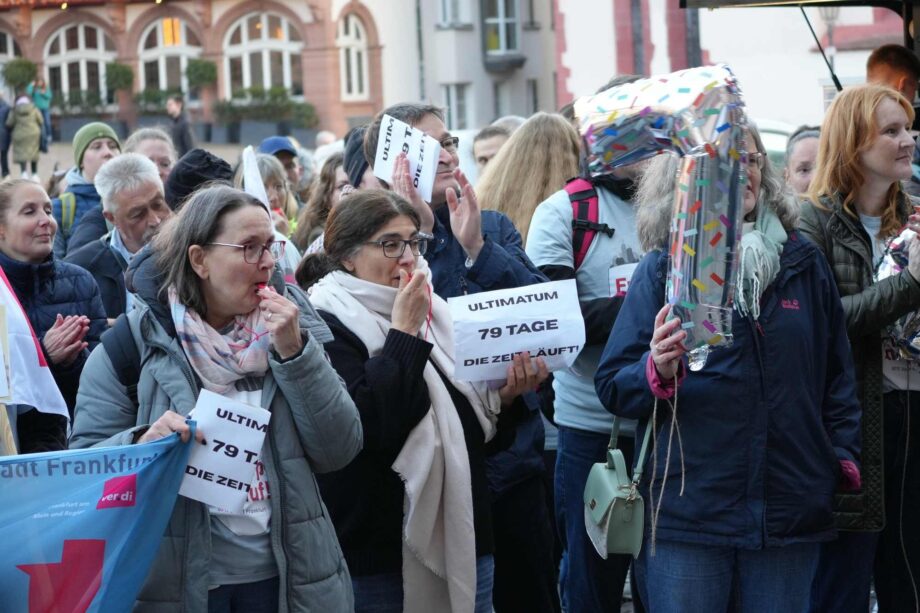 Kolleg:innen fordern eine Frankfurt-Zulage Kolleg:innen fordern eine Frankfurt-Zulage
