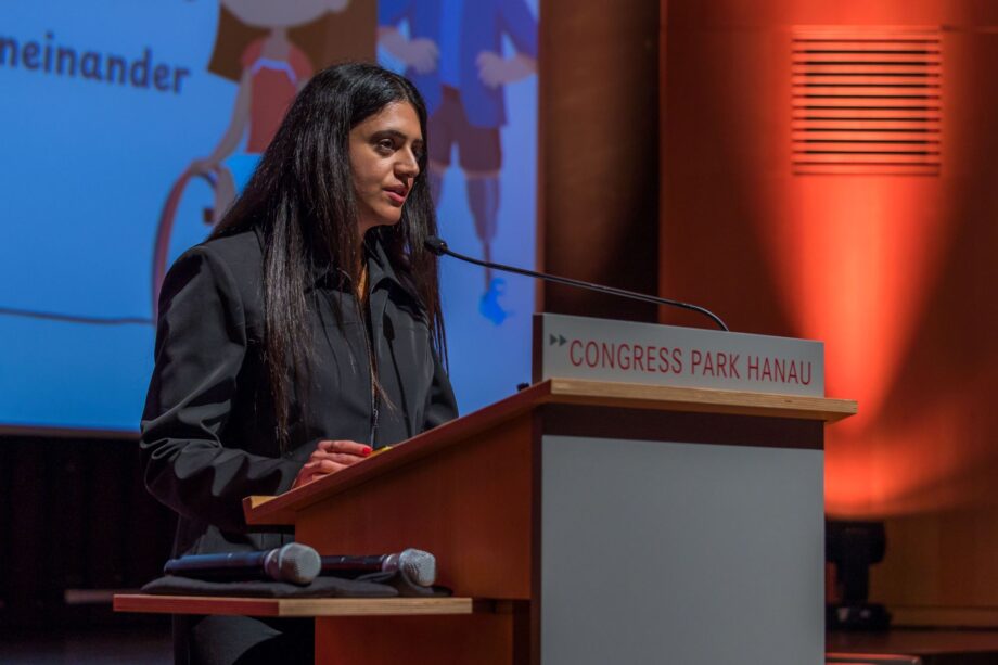 Berivan Kilic, Referentin für Bildungs- und Öffentlichkeitsarbeit der Bildungsinitiative Ferhat Unvar e. V. Berivan Kilic, Referentin für Bildungs- und Öffentlichkeitsarbeit der Bildungsinitiative Ferhat Unvar e. V.