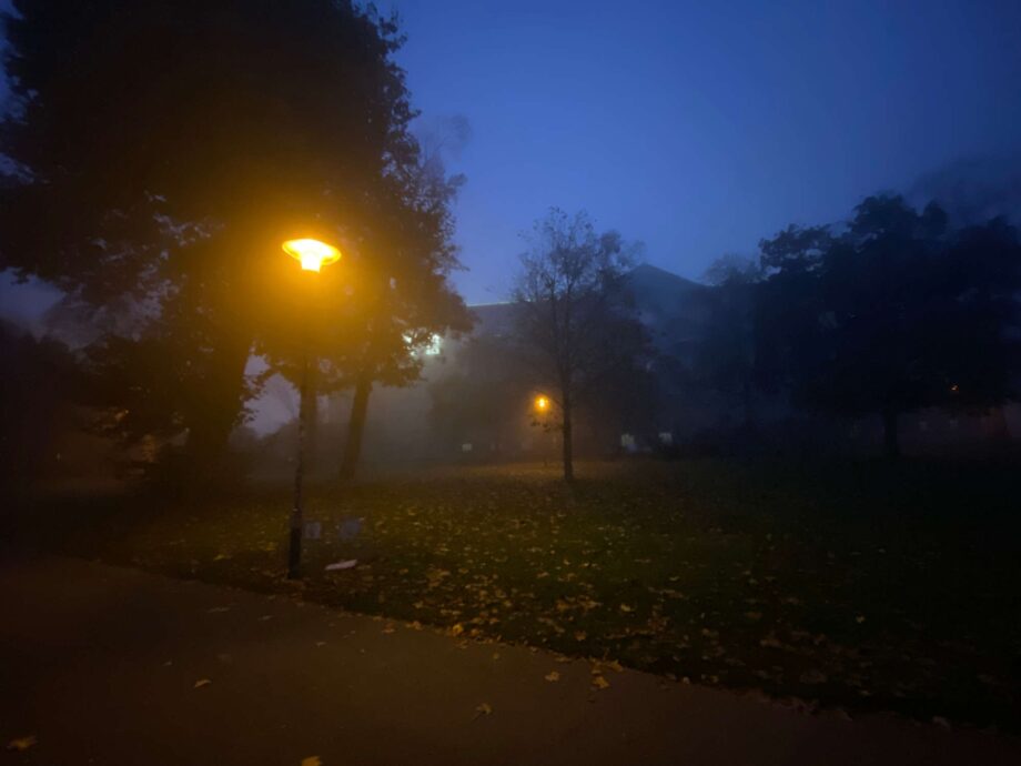 Grauen im Nebel