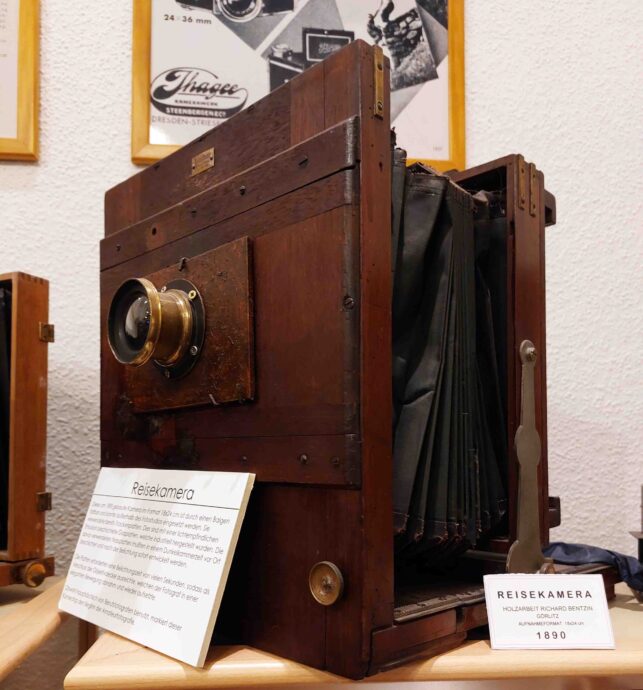 Zwar etwas unhandlich, aber ein großer Fortschritt zu ihrer Zeit: Die Reisekamera Zwar etwas unhandlich, aber ein großer Fortschritt zu ihrer Zeit: Die Reisekamera