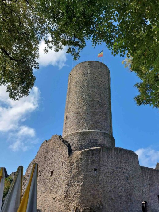 doch bald lichtet sich der Nebel Doch bald lichtet sich der Nebel