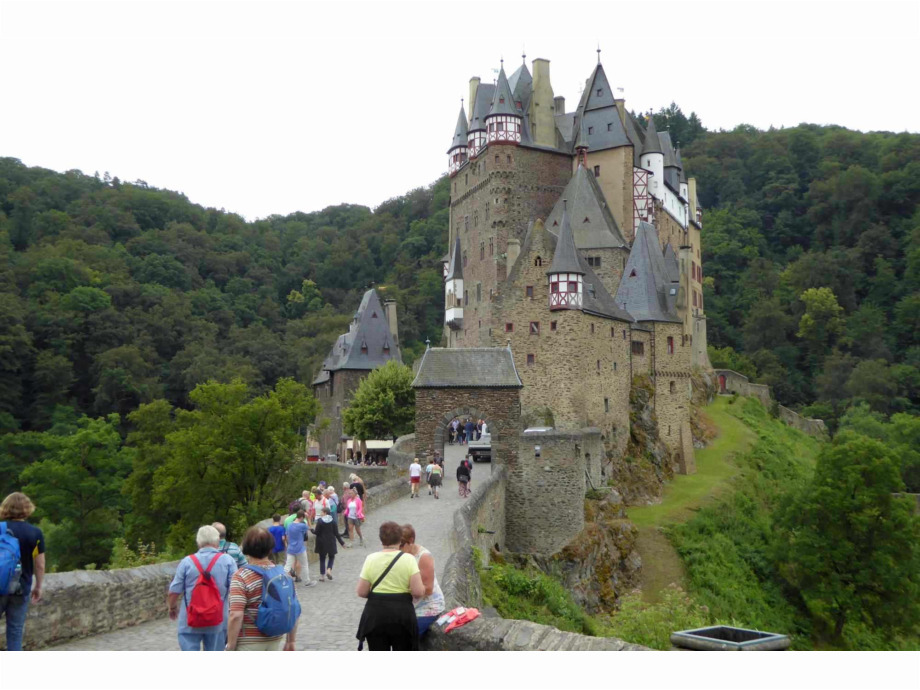 Burg Eltz mit Verdi-Wandergruppe