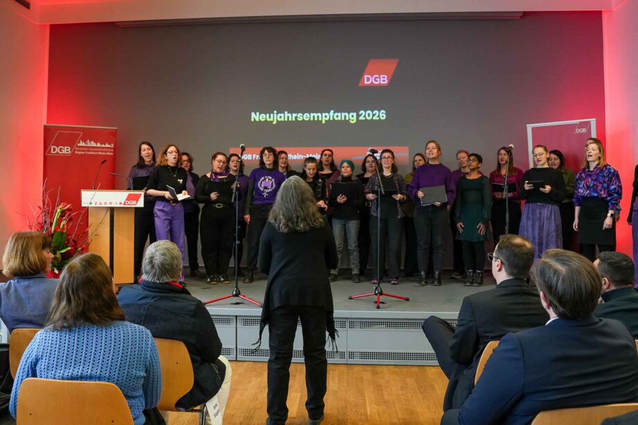 Die musikalische Begleitung kam in diesem Jahr vom feministischen „SHE Choir“ aus Frankfurt Die musikalische Begleitung kam in diesem Jahr vom feministischen „SHE Choir“ aus Frankfurt