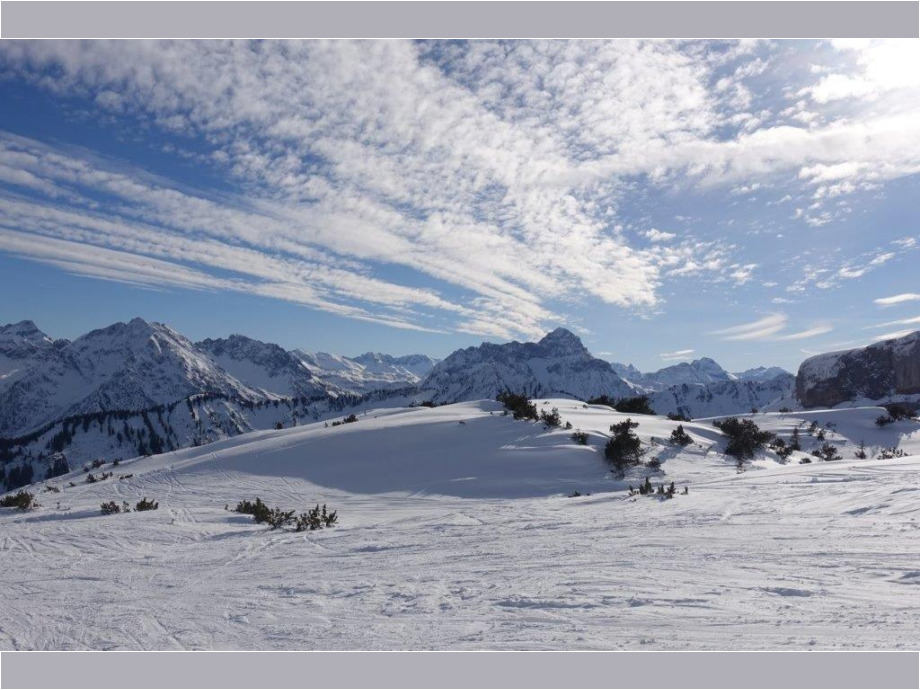 Wolken und Schnee