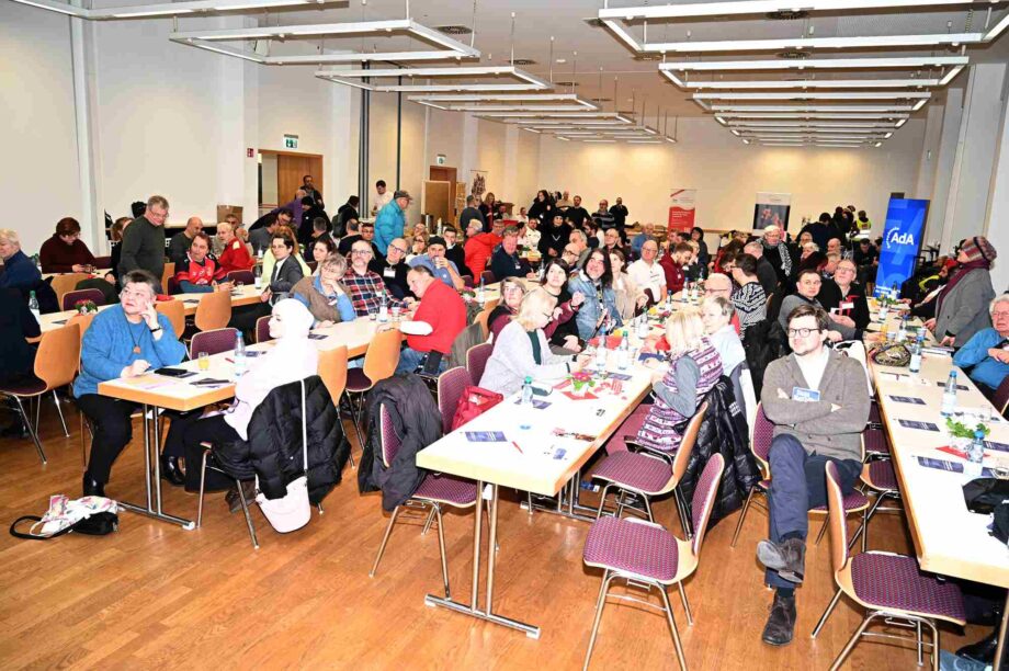 Der Saal war voll Der Saal war voll