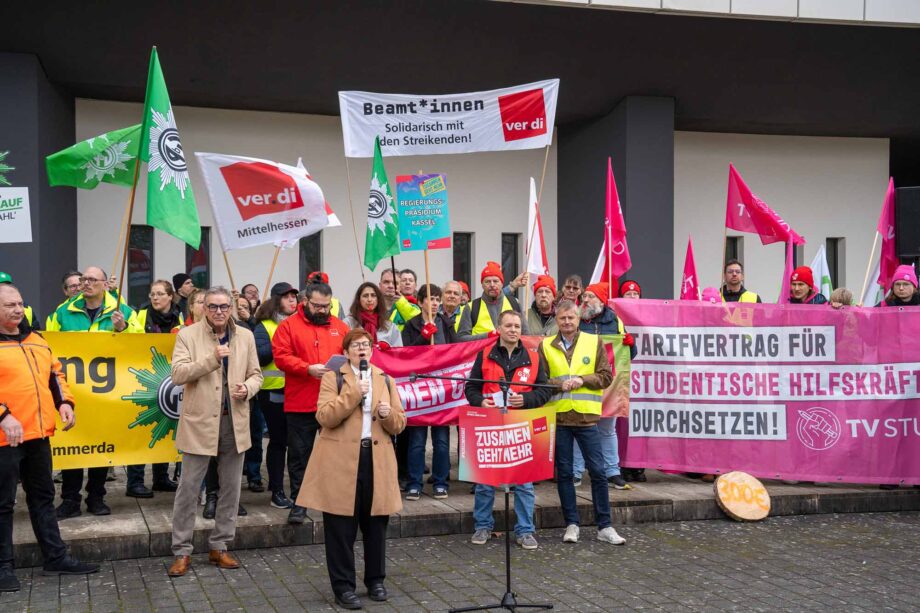 Gewerkschaften gemeinsam für die Tarifforderungen Gewerkschaften gemeinsam für die Tarifforderungen