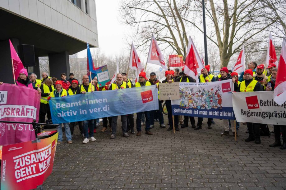 Ein kleiner Ausschnitt der 400 Unterstützer*innen Ein kleiner Ausschnitt der 400 Unterstützer*innen