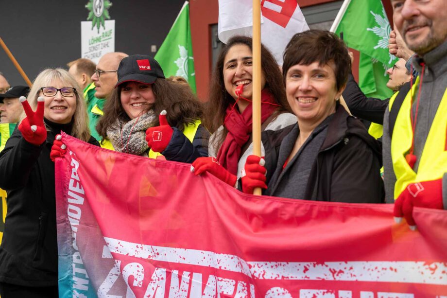 Gute Stimmung zum Auftakt der Tarifverhandlungen Gute Stimmung zum Auftakt der Tarifverhandlungen