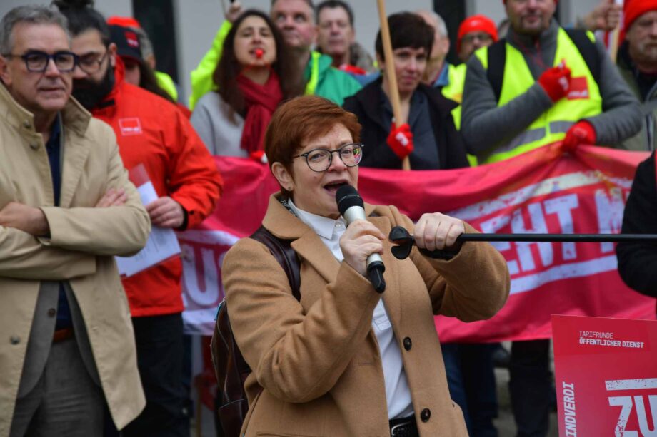 Verhandlungsführerin Christine Behle: Die Tarifforderungen sind notwendig. Verhandlungsführerin Christine Behle: Die Tarifforderungen sind notwendig.
