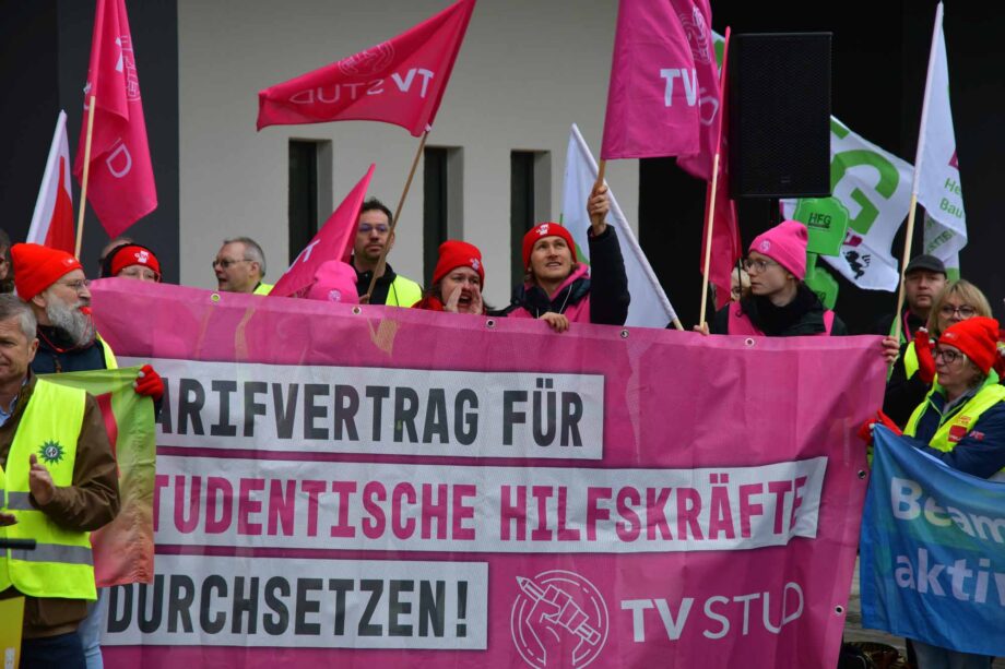 Studentische Hilfekräfte fordern Tarifvertrag Studentische Hilfekräfte fordern Tarifvertrag