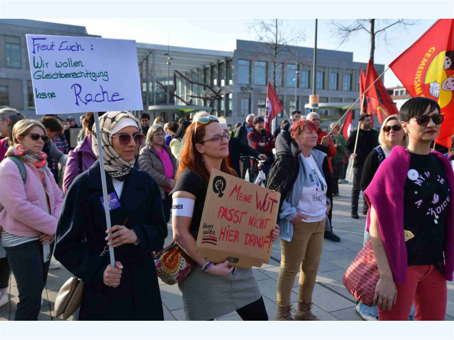 Wir wollen Gleichberechtigung! Wir wollen Gleichberechtigung!