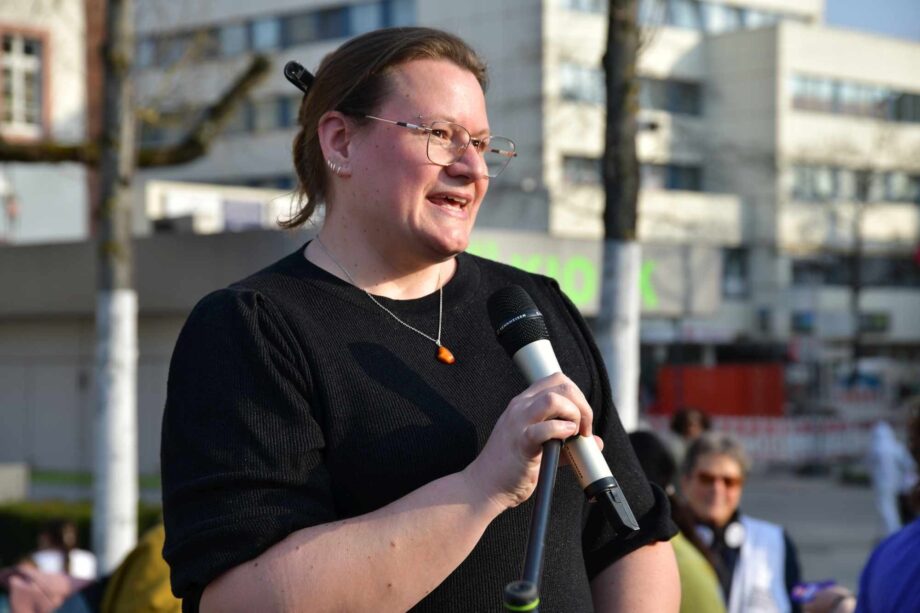 Für Frauenrechte und soziale Gerechtigkeit! Für Frauenrechte und soziale Gerechtigkeit!