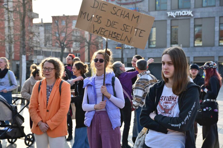 Gewalt gegen Frauen ist alltäglich, doch es fehlt an Schutz Gewalt gegen Frauen ist alltäglich, doch es fehlt an Schutz