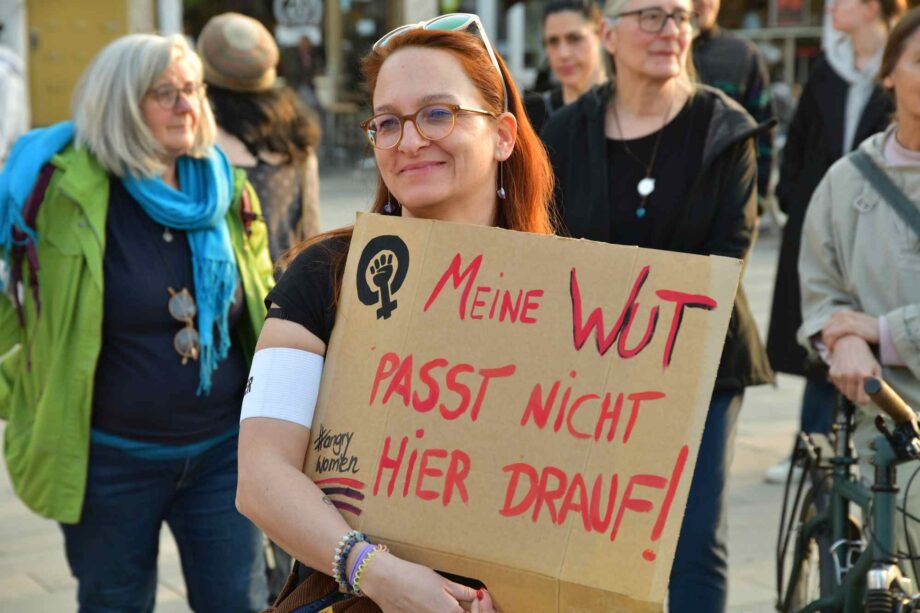 Frauen verdienen noch immer weniger als Männer Frauen verdienen noch immer weniger als Männer