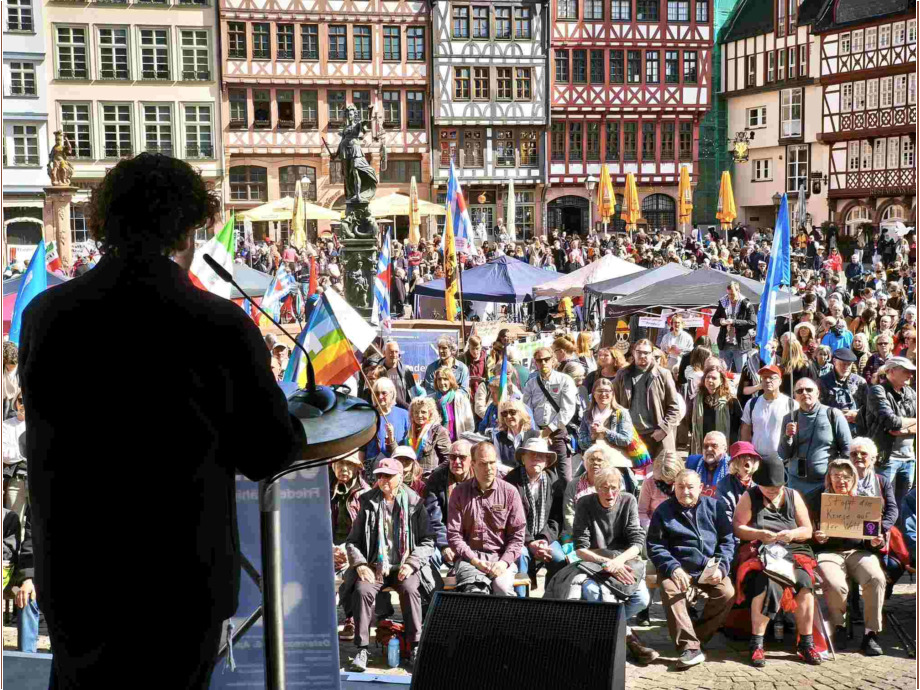 Kundgebung auf dem Römerberg