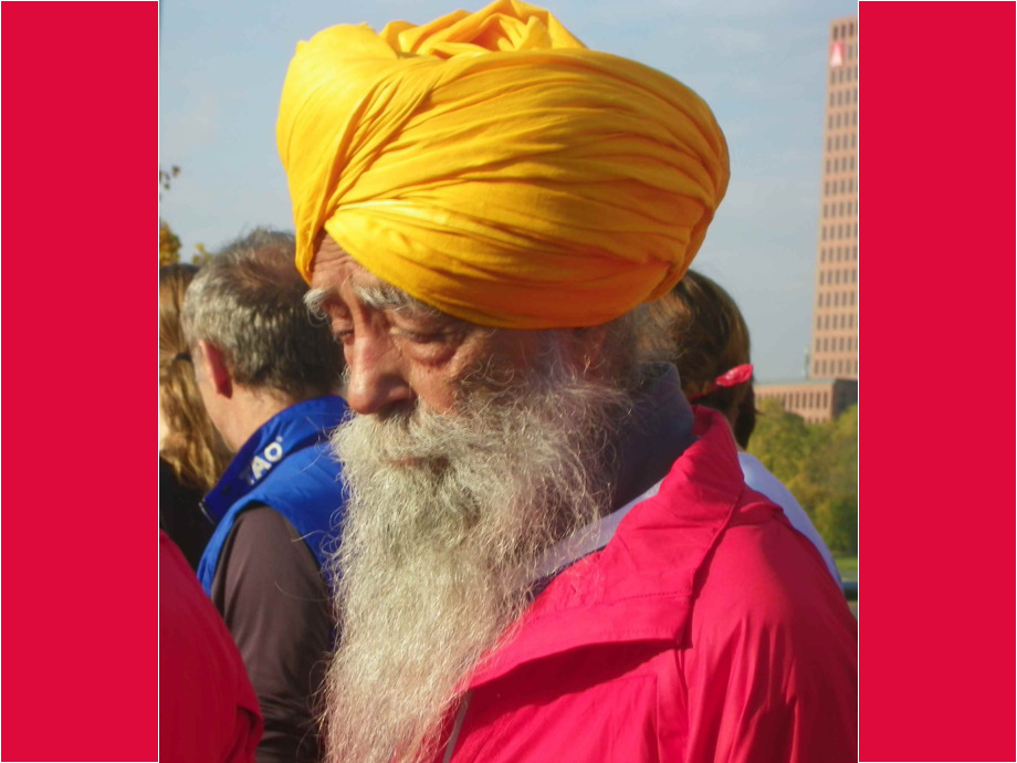 Fauja Singh, 99 Jahre. Nahm 2010 beim Frankfurt Marathon teil