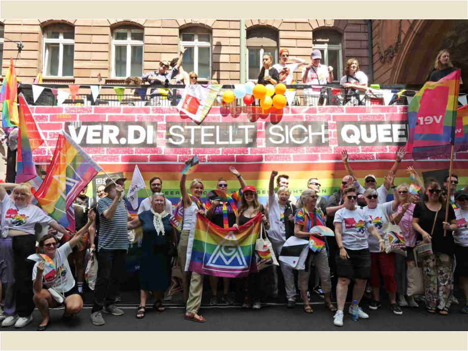 verdi Bus mit Kolleg:innen