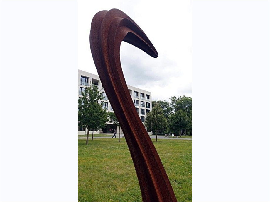 Großskulpturen des Bildhauers Herbert Mehler auf dem Campus Westend, 2021 Großskulpturen des Bildhauers Herbert Mehler auf dem Campus Westend, 2021
